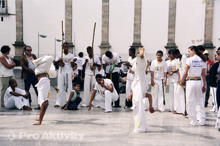 Brazílie - Salvador - pouliční představení školy capoeiry