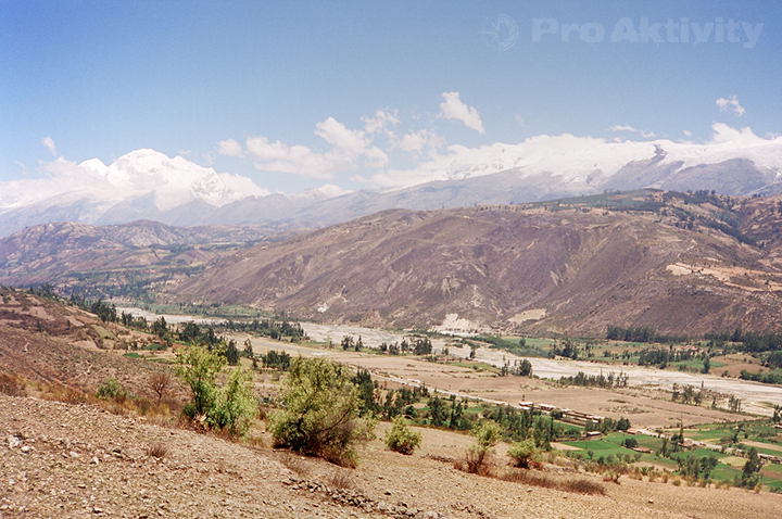 Peru - Yungar - pohled na Alpamayo